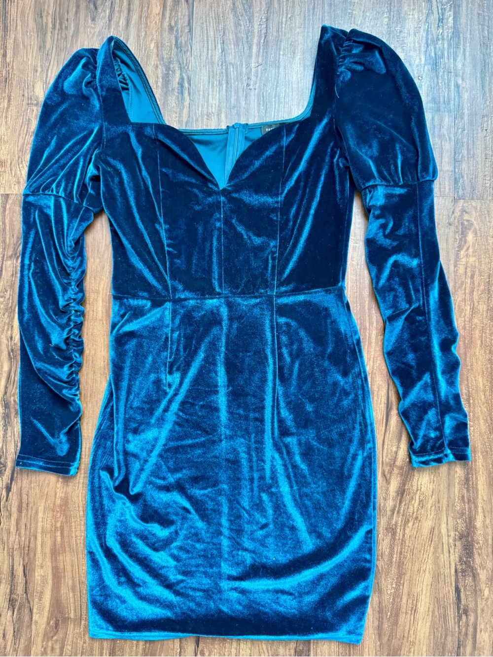 Pretty Darling Blue Velvet Long-Sleeve Mini Dress with Puff Shoulders, Size 6